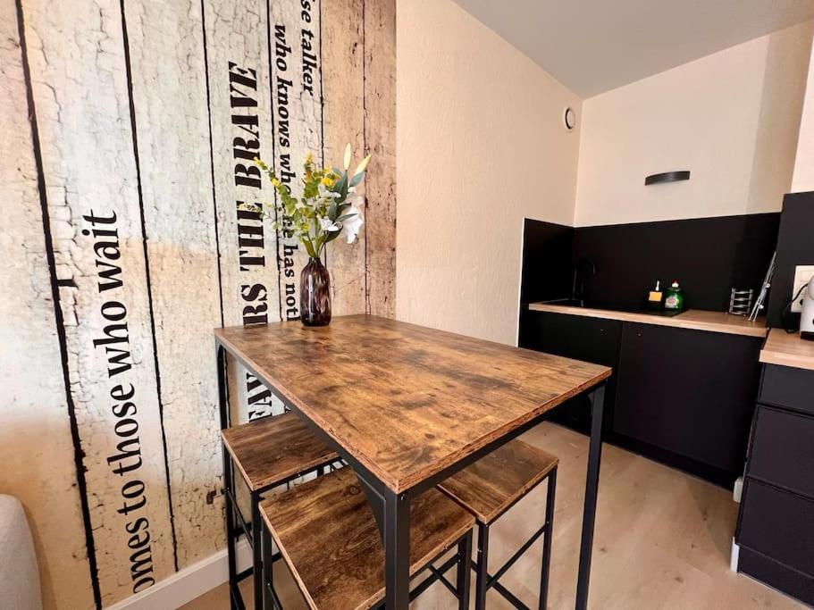 Appartement Climatise 4Prsn Au Pied De La Citadelle Besanzón Exterior foto